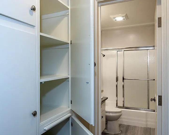The Broadway Apartments — Photo 15