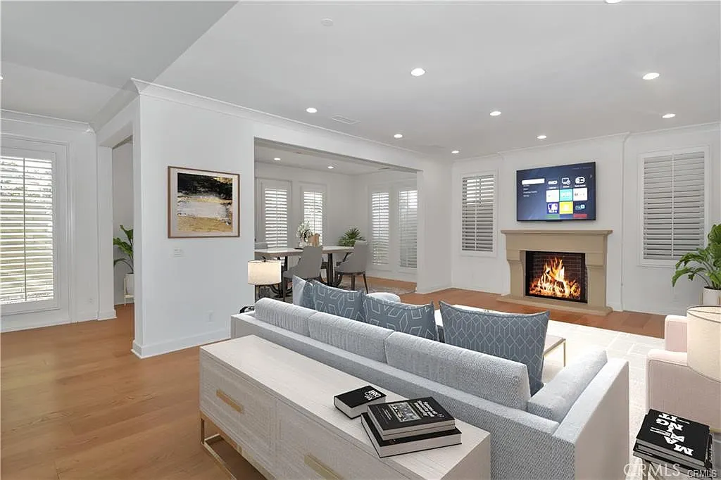 4 bed, 2241 sqft, $6,500 — Photo 2
