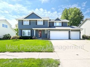 8200 Northview Dr, Urbandale, IA 50322