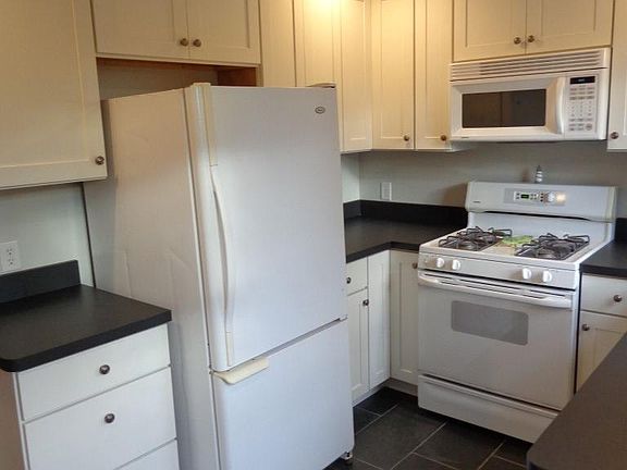 3rd image of 2807 E Clay St