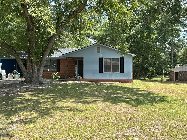 2402 Basswood Ct — Photo 6