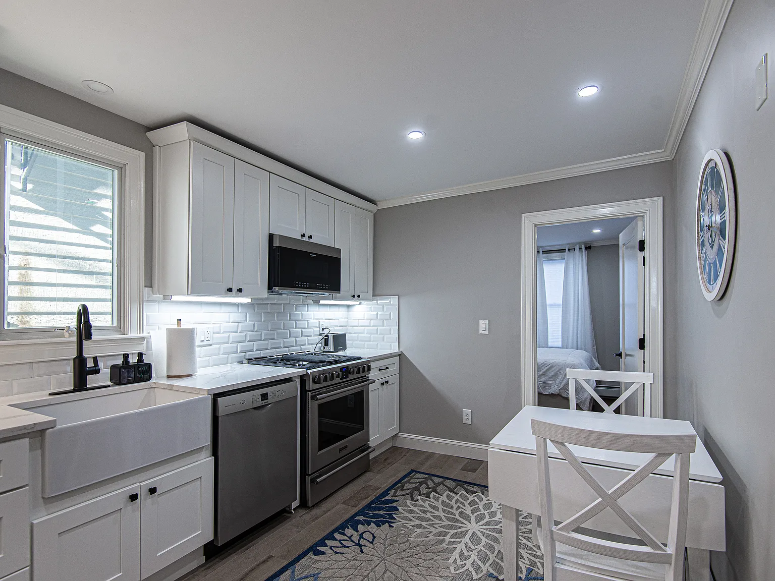2 bed, 856 sqft, $2,600 — Photo 2