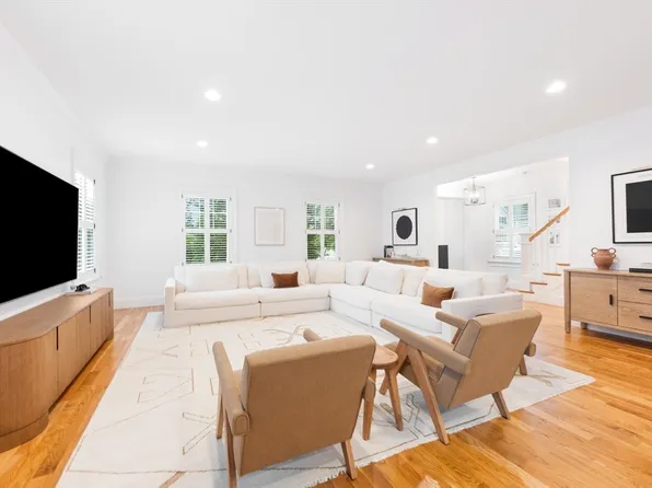 30 Farrow St, Winchester, MA 01890