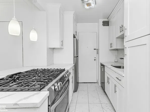 1175 York Avenue image 5 of 8