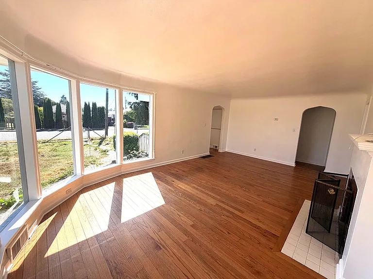 1802 Cedar St — Photo 4
