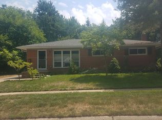 1282 Maple Dr, Rochester, MI 48307