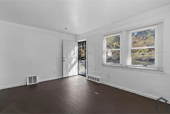 3 bed, 909 sqft, $1,450 — Photo 4