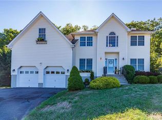 40 McGarrah Rd, Monroe, NY 10950