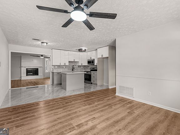 3rd image of 2312 Burnside Dr