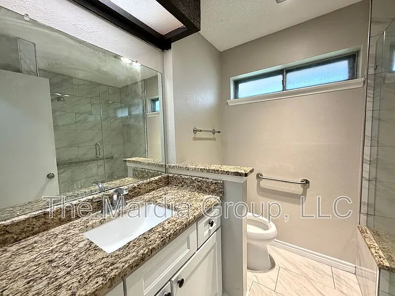 1506 Whiteoak Dr — Photo 16