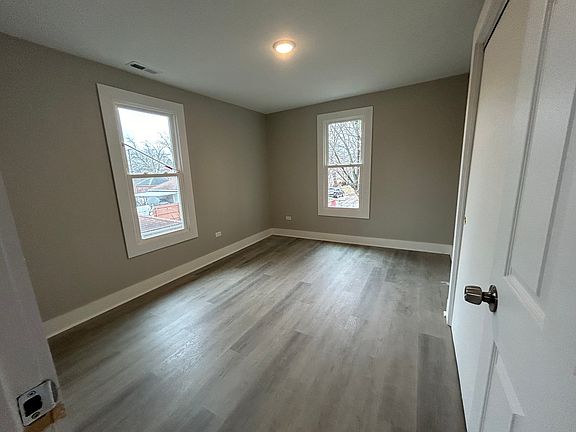 4th image of 1542 Victoria Ave #4