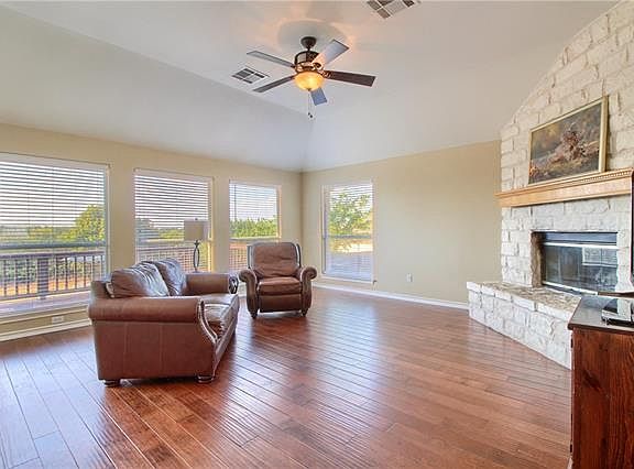4th image of 285 N Showhorse Dr