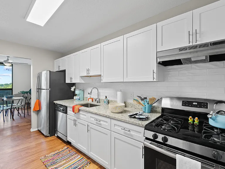 Westchester Tower Apartments — Photo 28