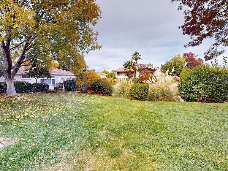853 W Kestrel Ct — Photo 34