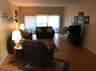 1033 Deerfield Pl, Highland Park, IL 60035
