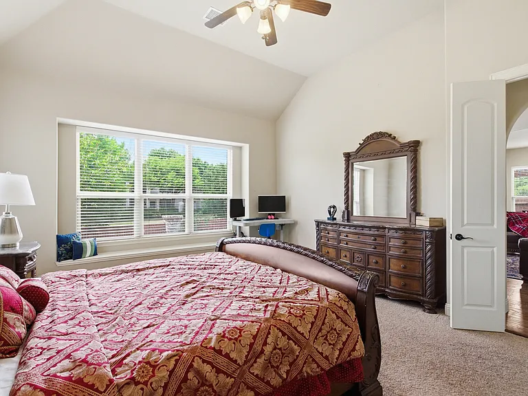 2304 Lynbridge Cir — Photo 17