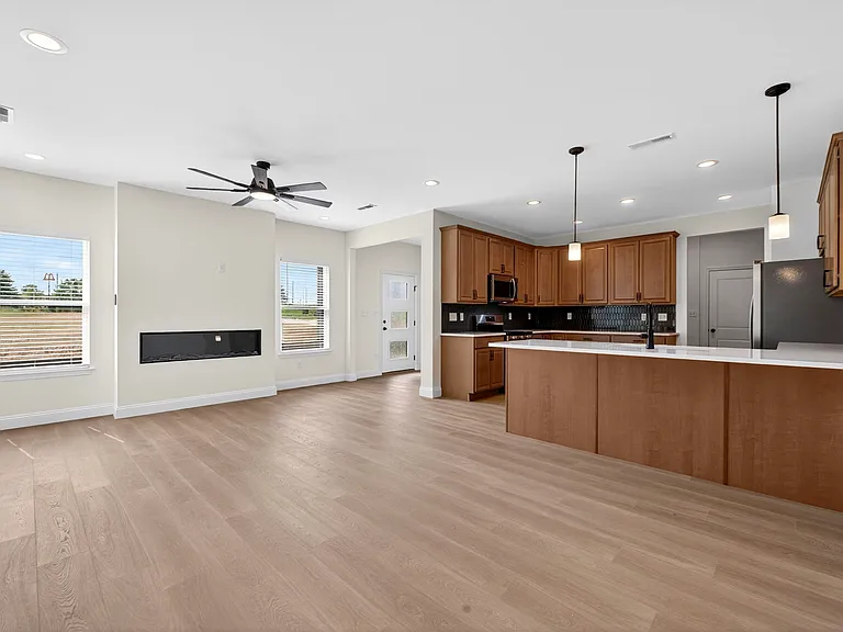 145 Sesame Loop — Photo 10