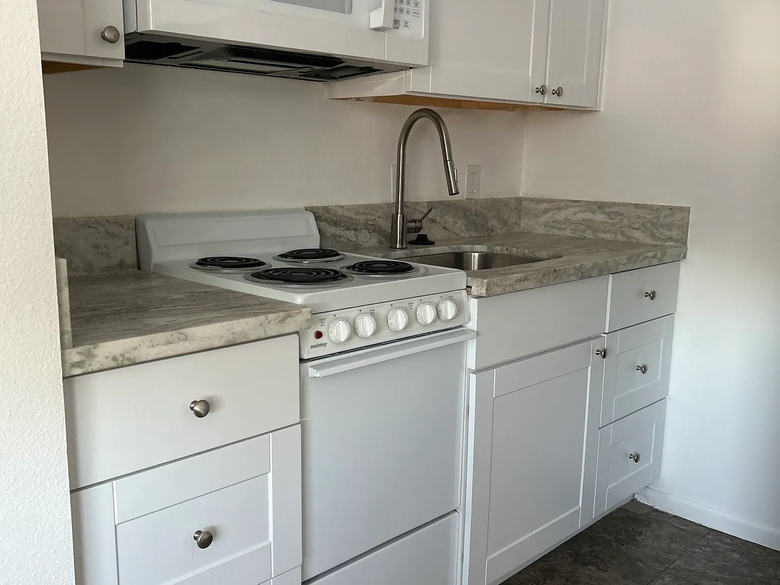 575 D St — Photo 2