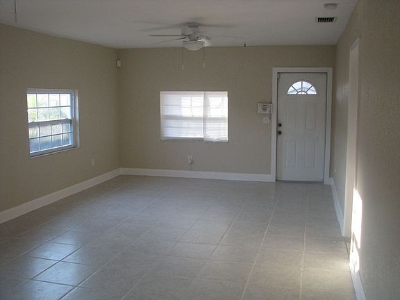        LIVING/DINING