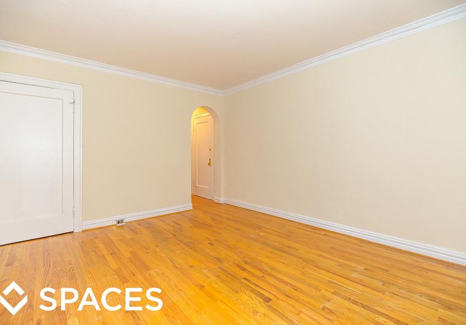 2nd image of 425 W Roscoe St #2O2BD