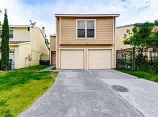 10326 Bridgeland Ln, Houston, TX 77041
