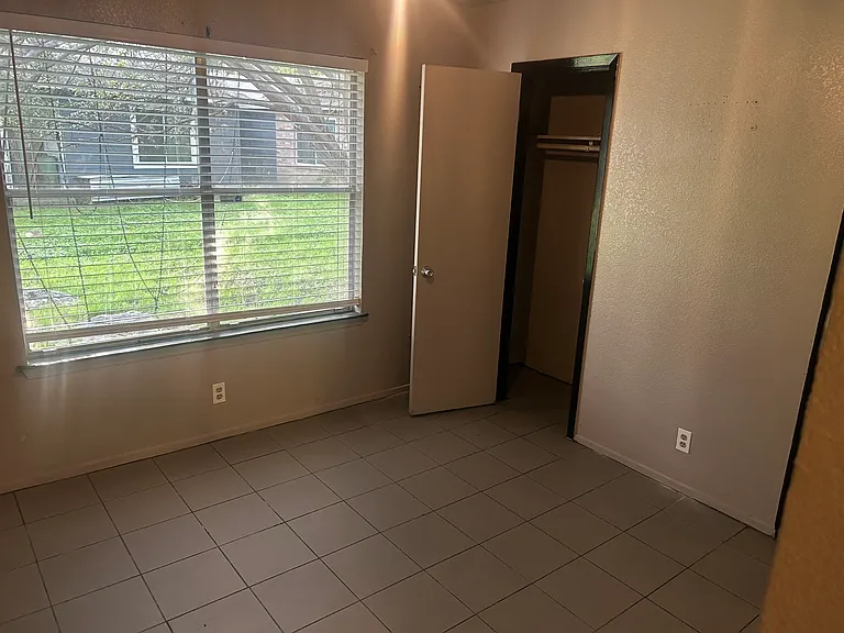 9606 Sugar Hill Dr — Photo 6