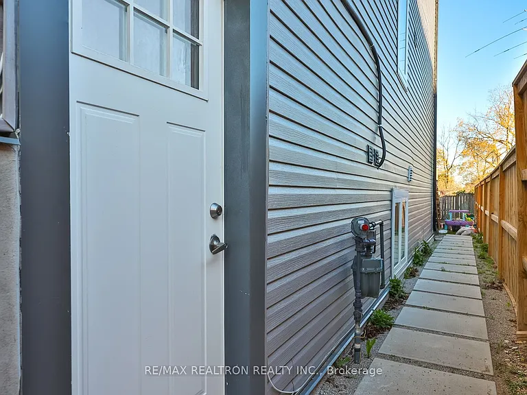 101 Sophia St W — Photo 20