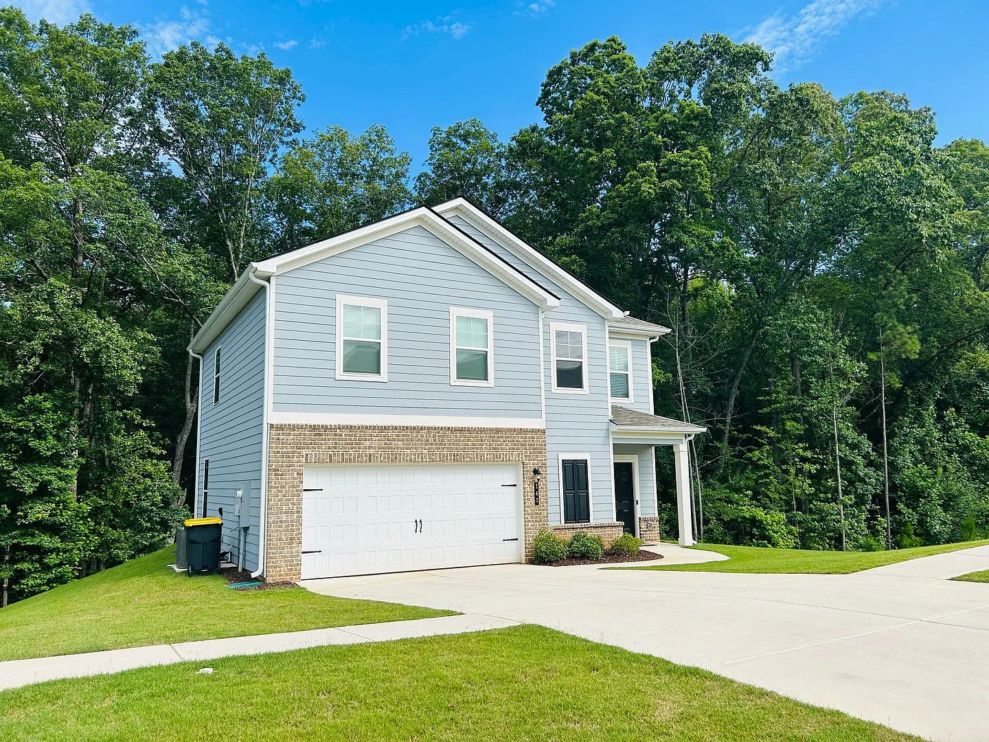 Like New! 3 Bedroom, 2.5 Bath Home Minutes From Downtown Newnan! Must See! — Photo 3