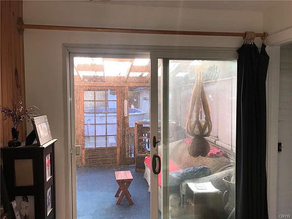 5th image of 514 Woodbine Ave