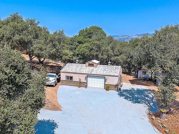 4th image of 415 Carpenteria