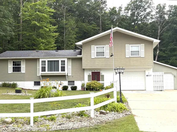 3825 Lapham Dr, Harrison, MI 48625