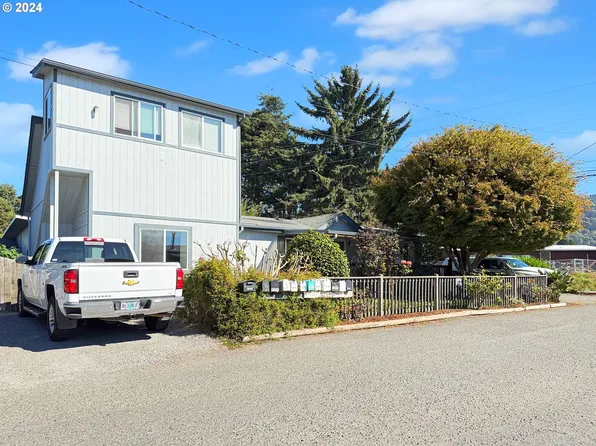 15896 Oceanview Dr, Brookings, OR 97415