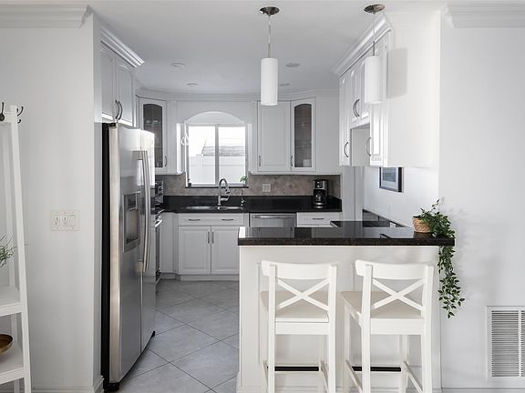 4th image of 1116 N 13th Court
