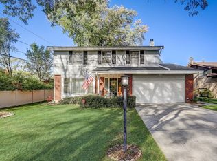 2004 E Wintergreen Ave, Mount Prospect, IL 60056