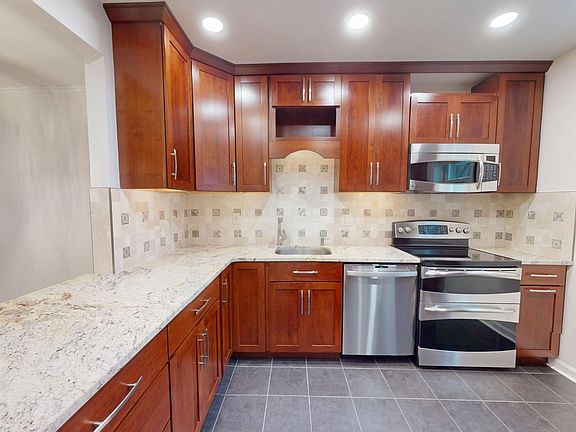 5th image of 2520A N Fairfax Dr