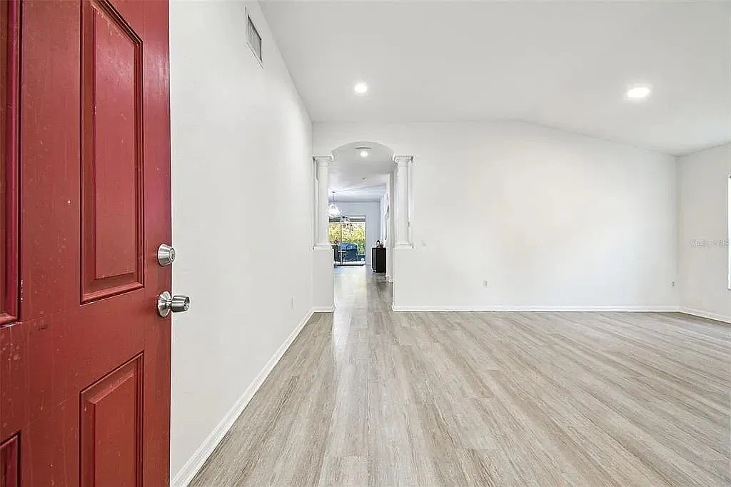 4 bed, 2057 sqft, $2,400 — Photo 4