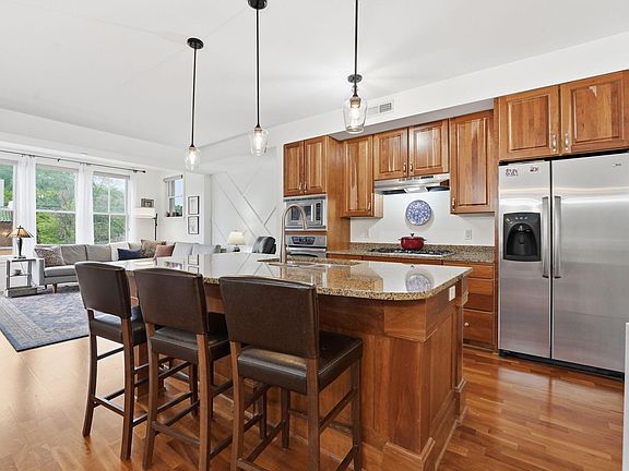 3rd image of 1060 Grand Ave Unit 203