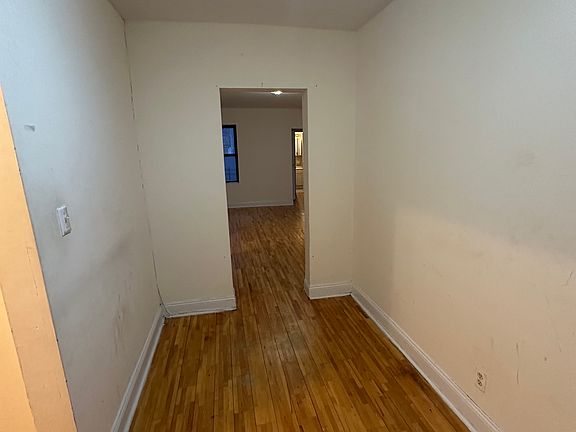 5th image of 913 McLean Ave #D3