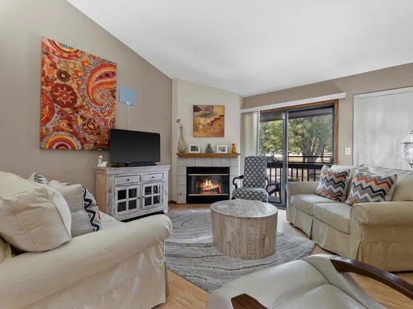 384 Park Hill DRIVE #H, Pewaukee, WI 53072
