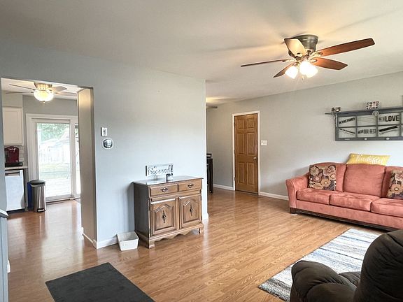 3rd image of 19 Emery Dr