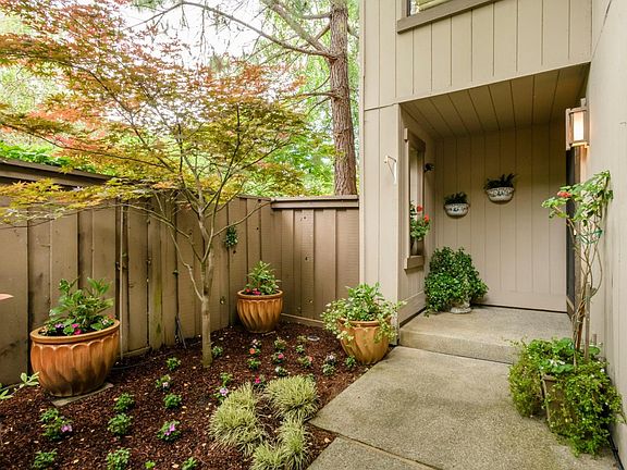 2nd image of 1256 Sharon Park Dr