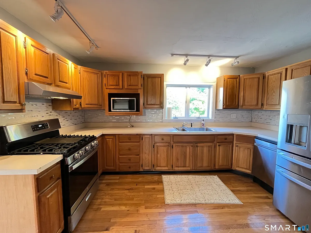 Building Photo - 553 Townsend Ave #3