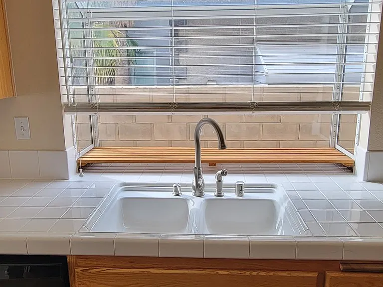 3143 Mariposa Ave — Photo 4
