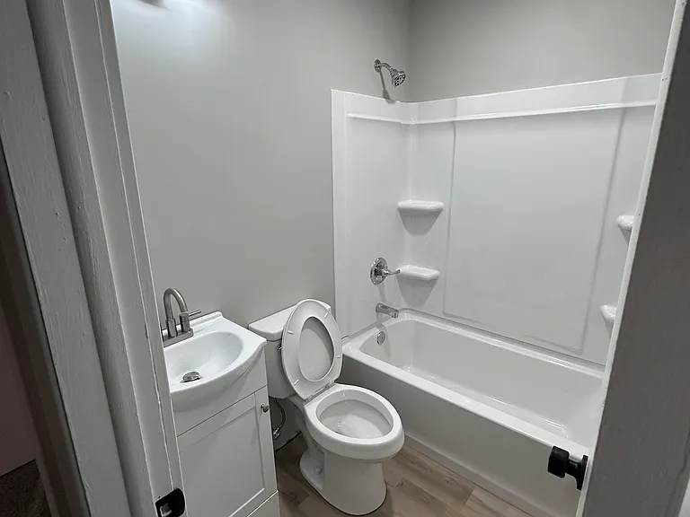 1404 Golf St — Photo 5