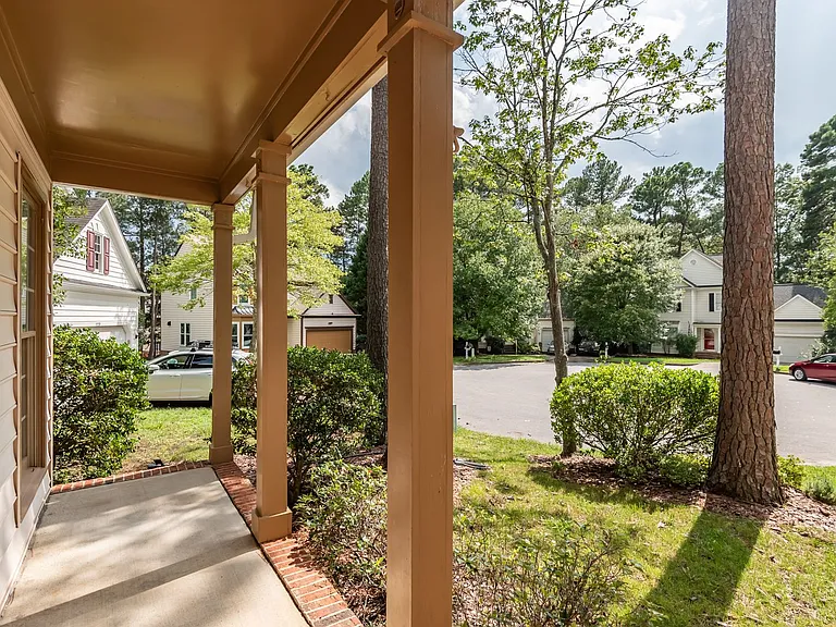 121 Haddonfield Ln — Photo 3