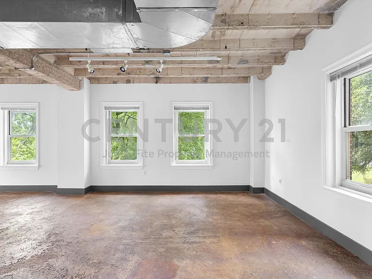 329 E Colorado Blvd #202 — Photo 5