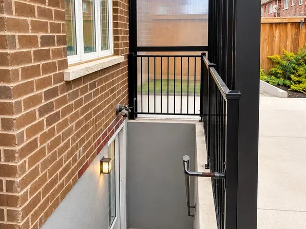 25 Dale Meadows Rd #Basement, Brampton, ON L7A 4Z8