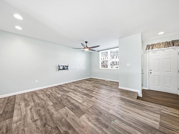 2nd image of 247 Oxford Oak Dr