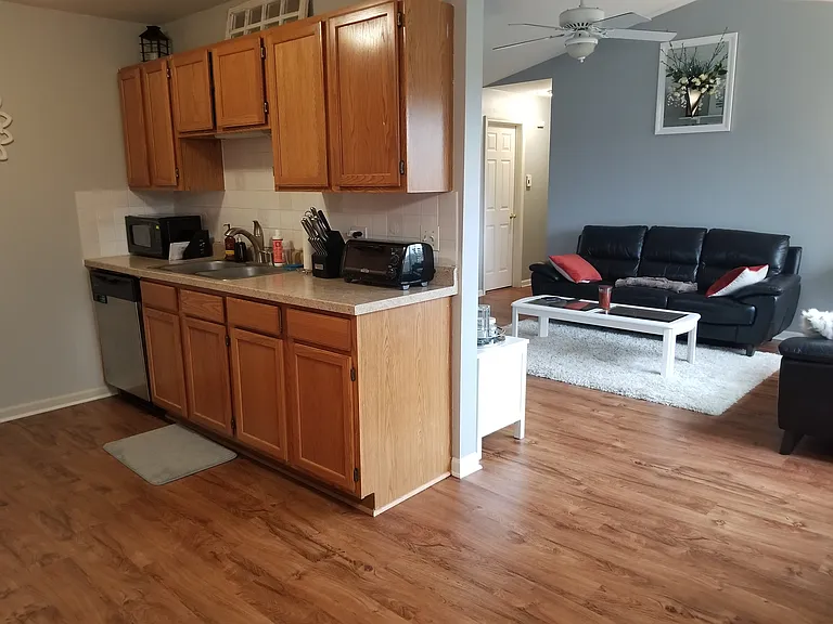 300 Crestview Dr #D — Photo 7