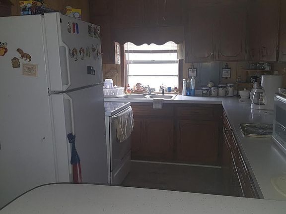 3rd image of 806 White Ave